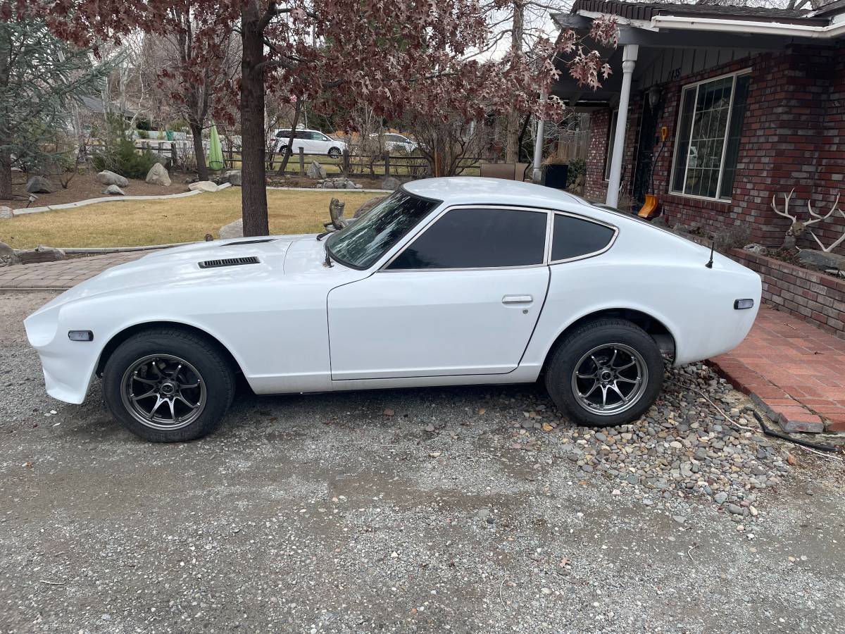 Datsun-280z-1977-white-167857-2