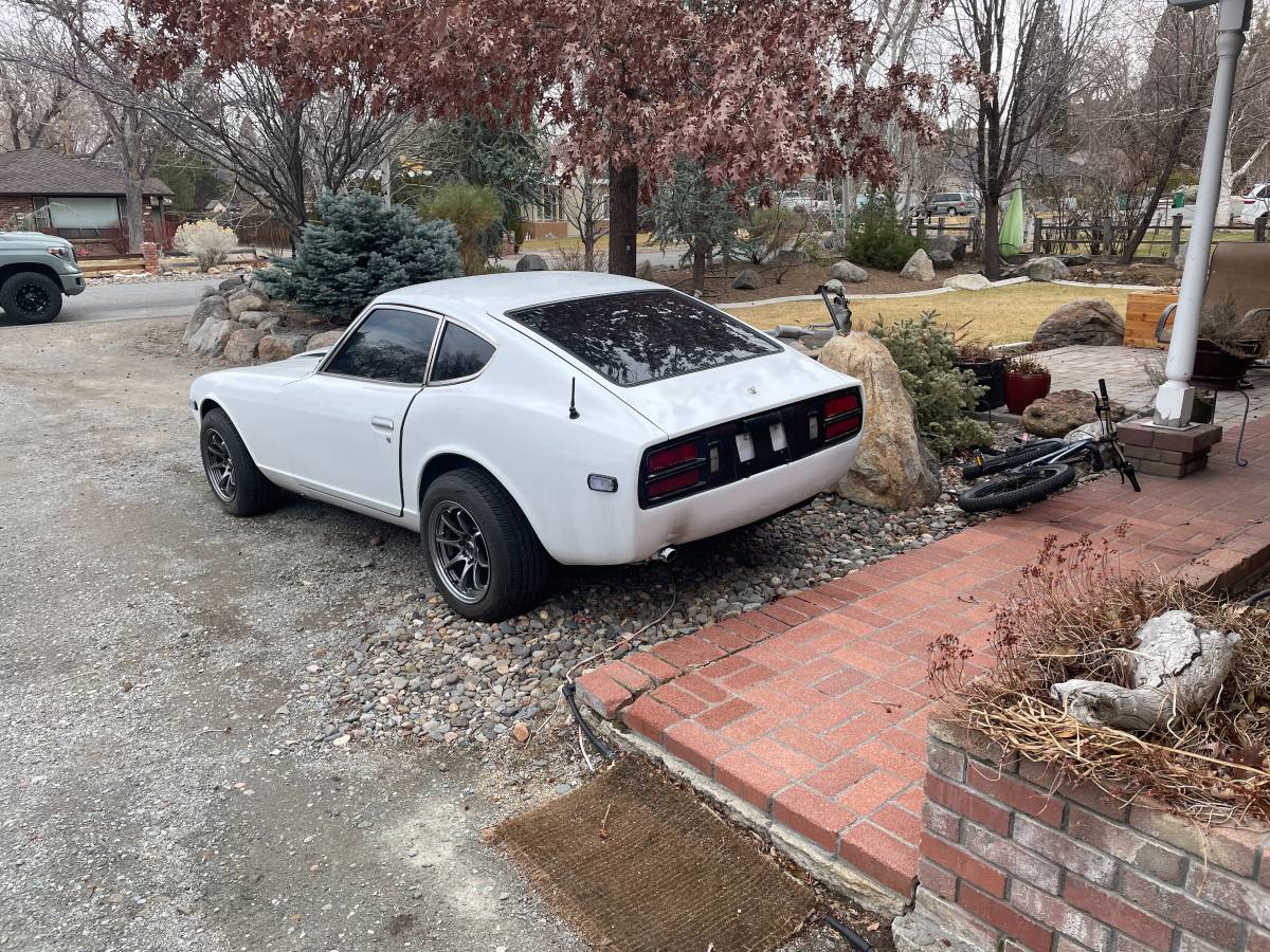 Datsun-280z-1977-white-167857-3