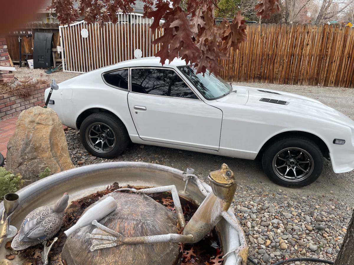 Datsun-280z-1977-white-167857-4