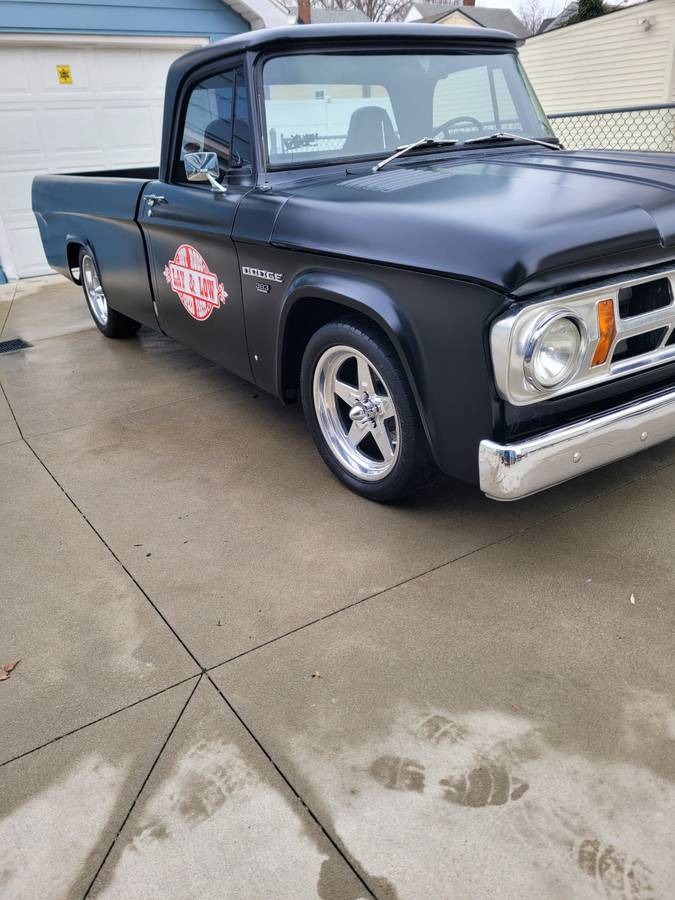 Dodge-D100-1968-black-9138