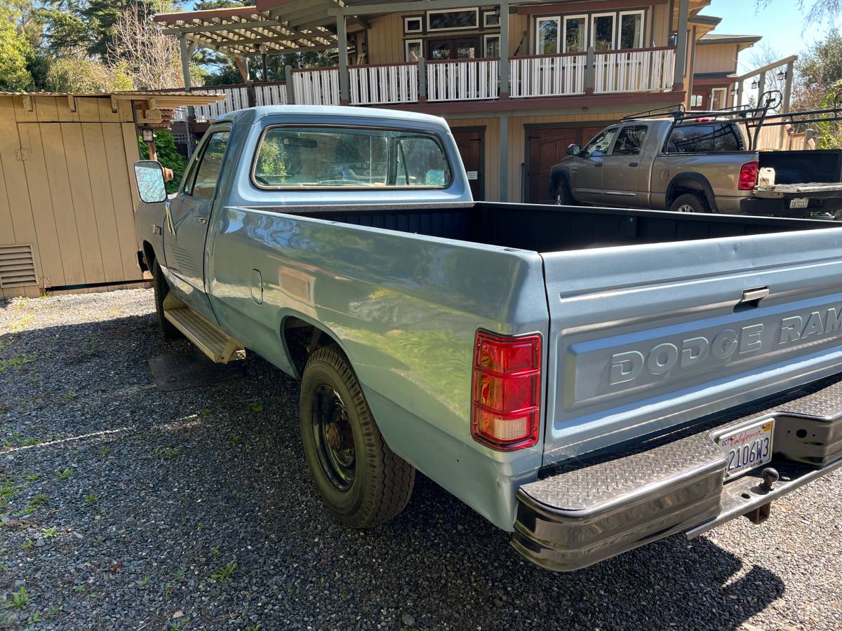 Dodge-D250-34-ton-1985-blue-74183-3