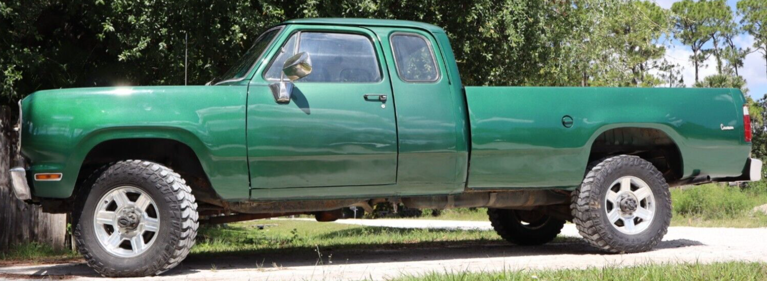 Dodge-Other-Pickups-1974-Green-146473-10