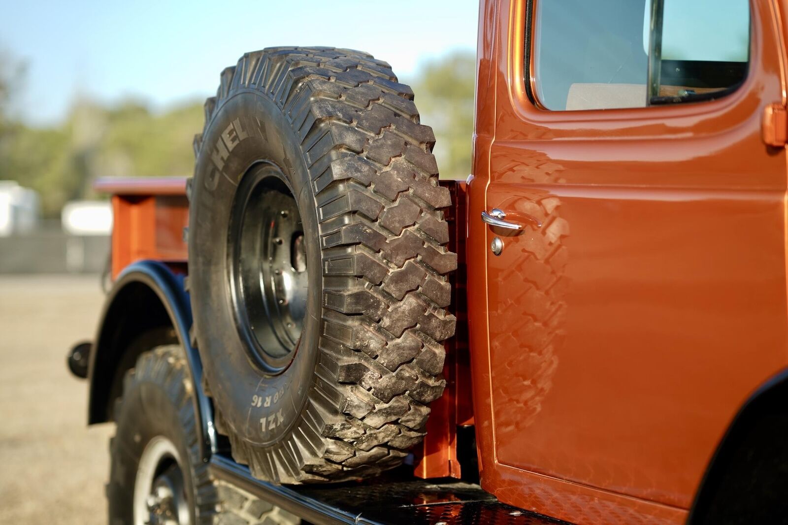 Dodge-Power-Wagon-Pickup-1968-Orange-Tan-167-35