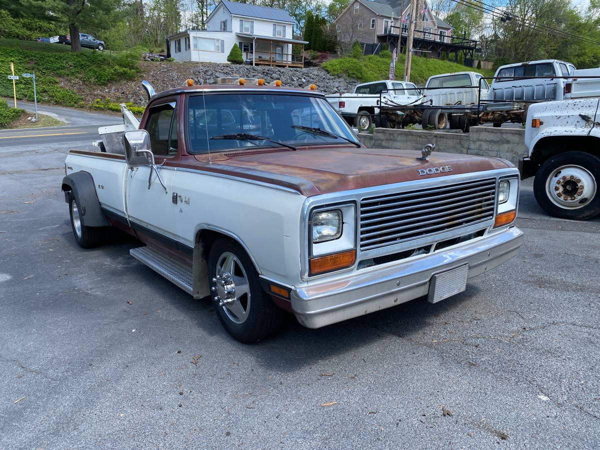 Dodge-Ram-3500-royal-se-dually-1984-brown-104607-1