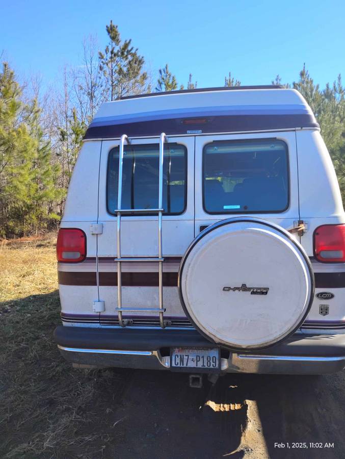 Dodge-Ram-b1500-van-1994-white-143231-1