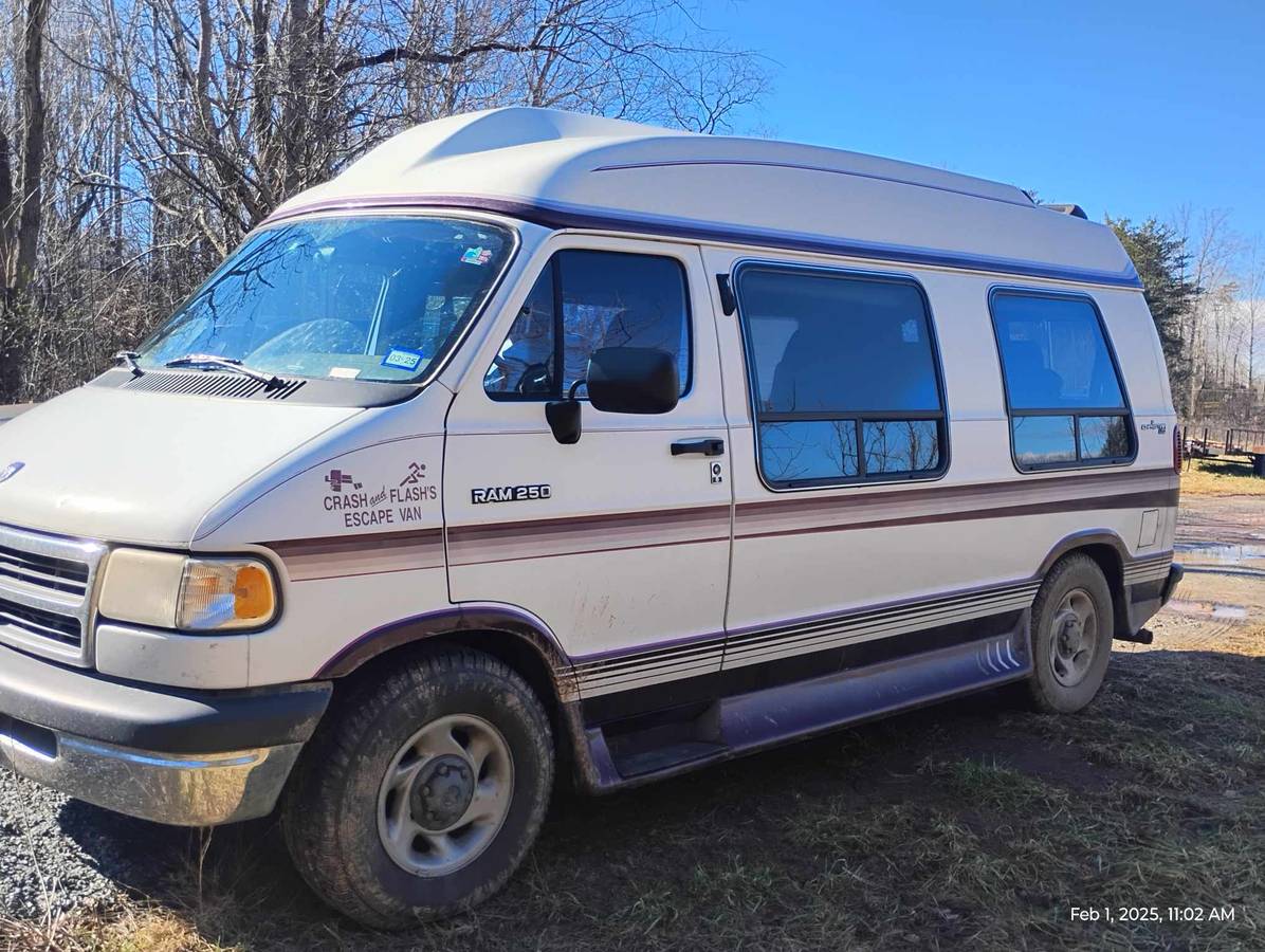 Dodge-Ram-b1500-van-1994-white-143231