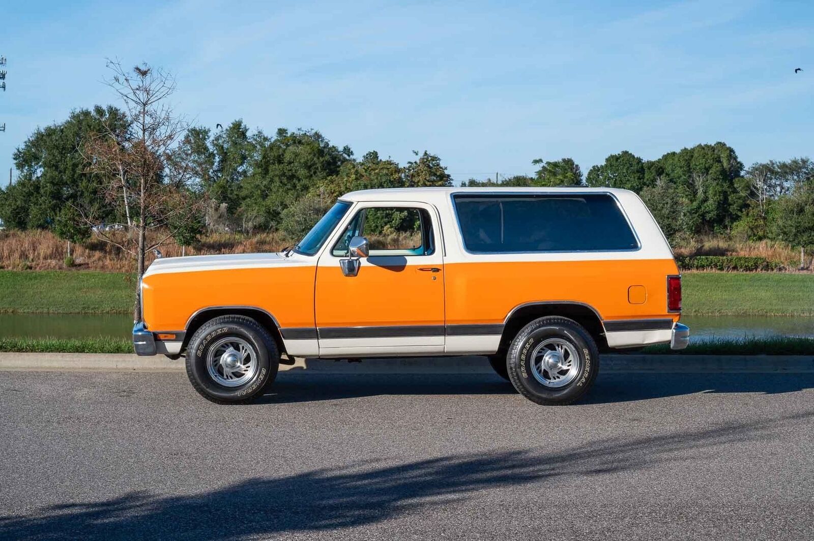 Dodge-Ramcharger-1990-Orange-Gray-159320-1