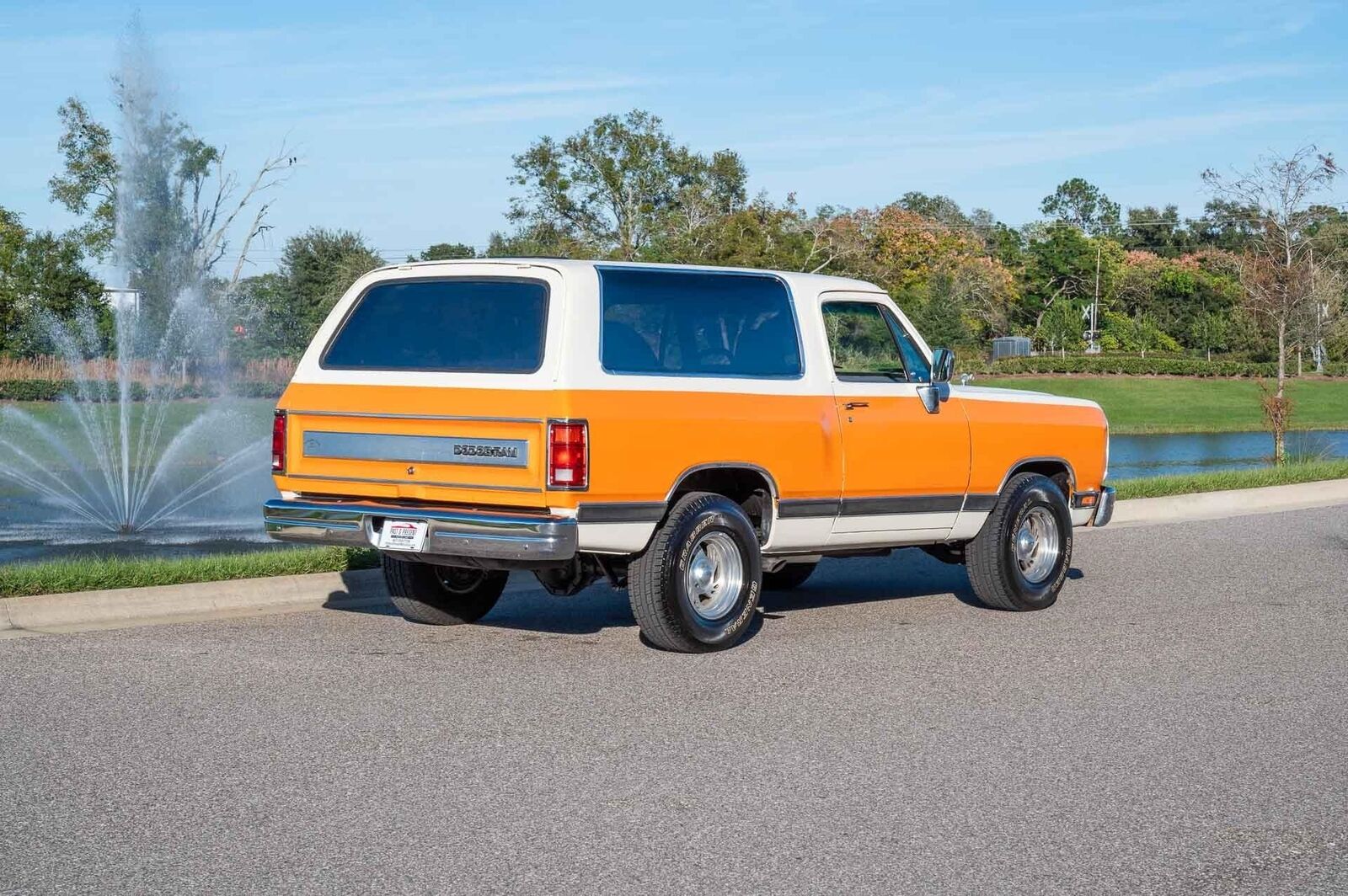 Dodge-Ramcharger-1990-Orange-Gray-159320-5