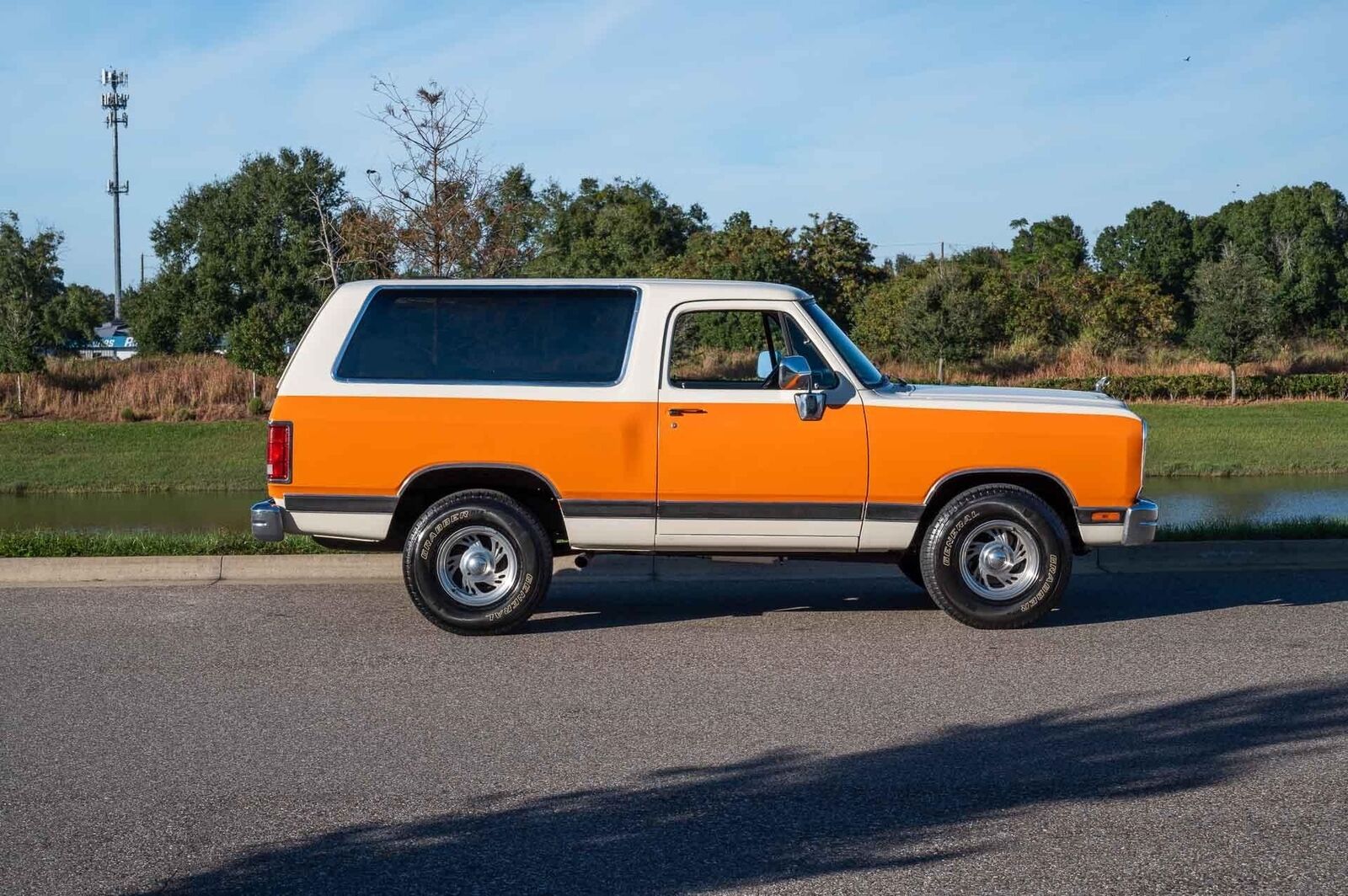 Dodge-Ramcharger-1990-Orange-Gray-159320-6