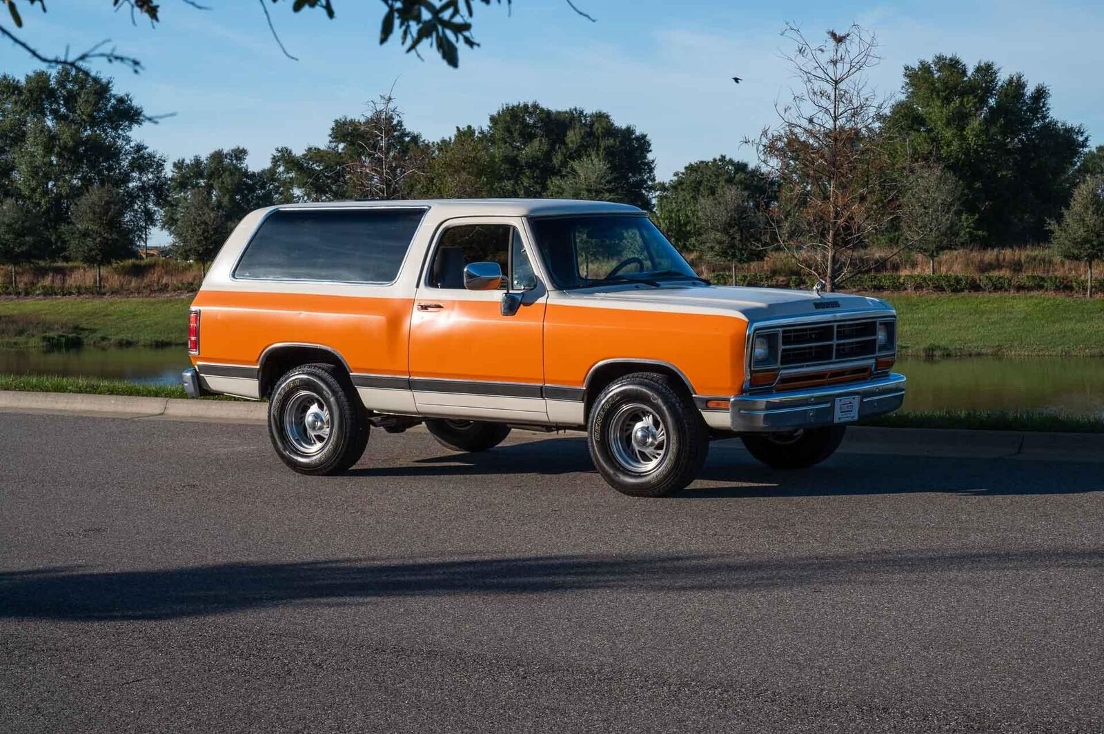 Dodge-Ramcharger-1990-Orange-Gray-159320-8