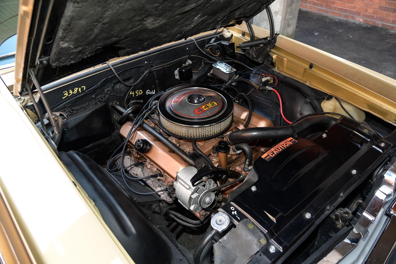 E-Z-GO-Oldsmobile-1967-Gold-Black-8998-12