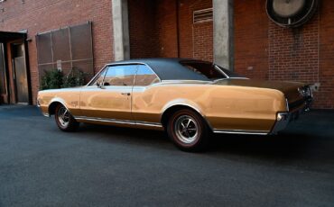 E-Z-GO-Oldsmobile-1967-Gold-Black-8998-6