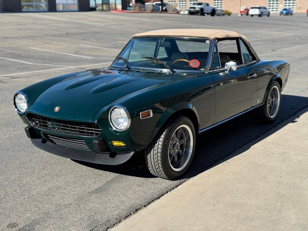 Fiat-124-sport-spider-cs-1976-green-117863-10