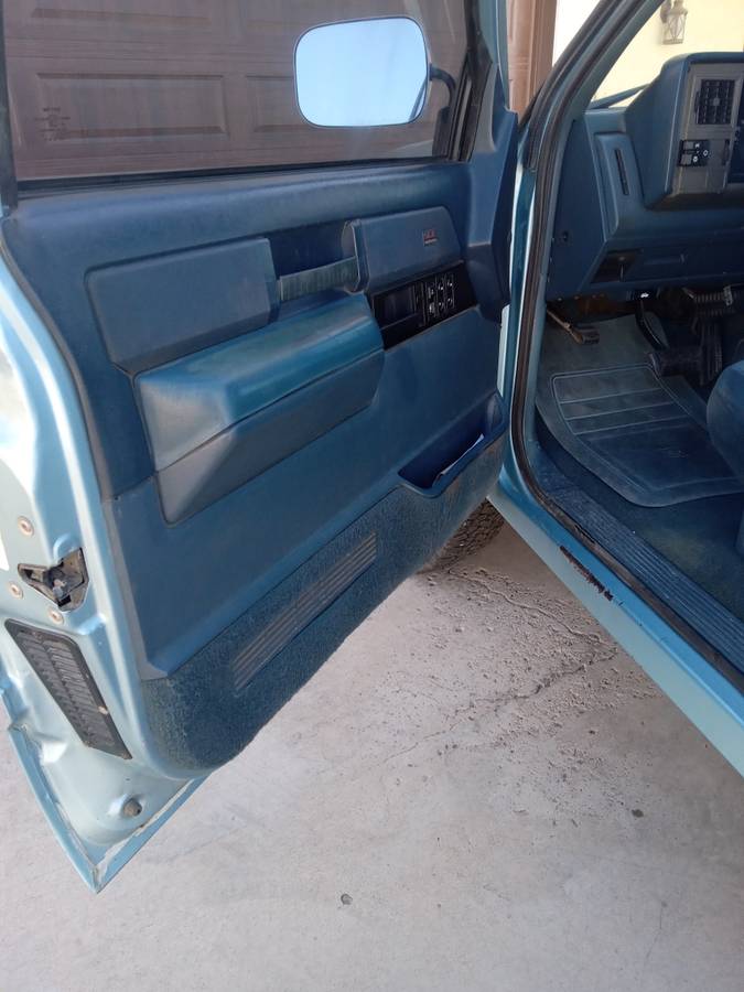 Ford-Bronco-1986-138403-9