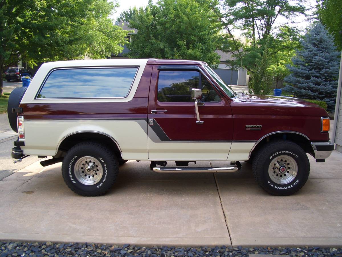 Ford-Bronco-1990-red-156106-2