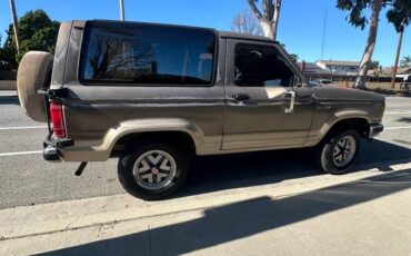 Ford-Bronco-2-1989-brown-136472