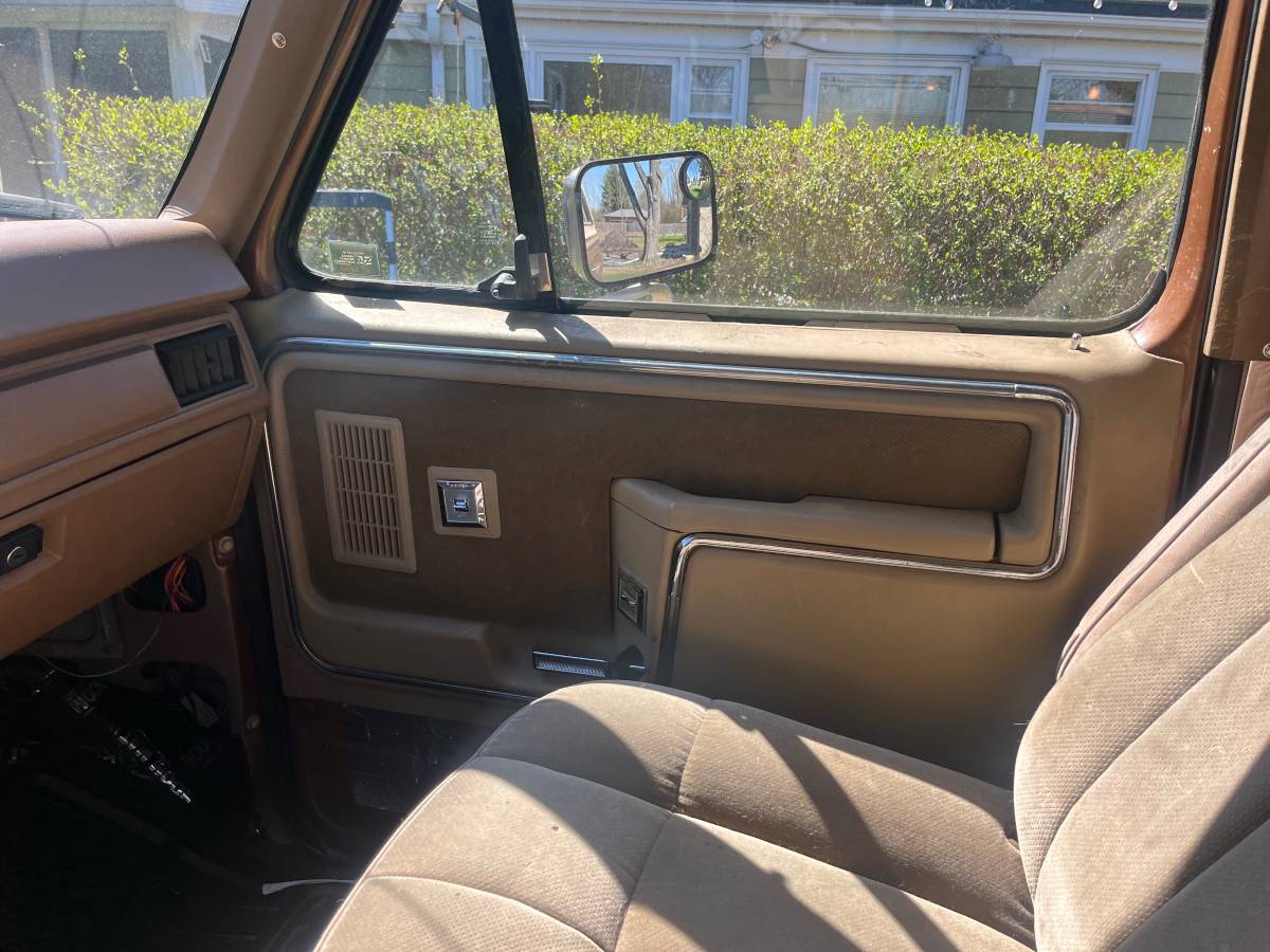 Ford-Bronco-4x4-1986-brown-48280-1