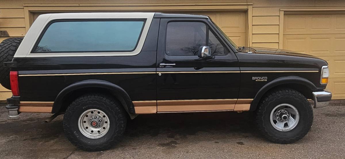 Ford-Bronco-xl-1994-black-45062