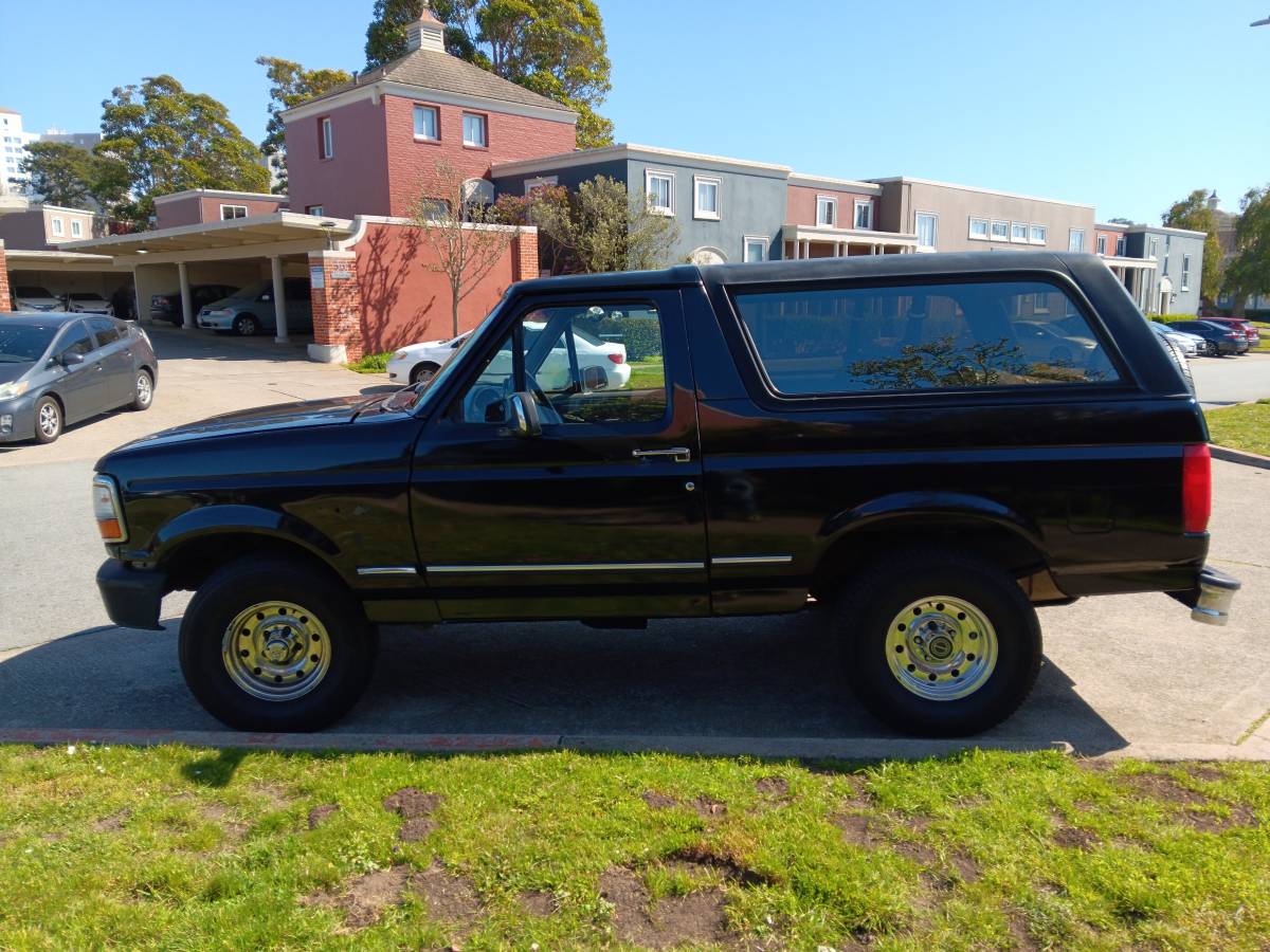 Ford-Bronco-xl-1995-black-321868-1