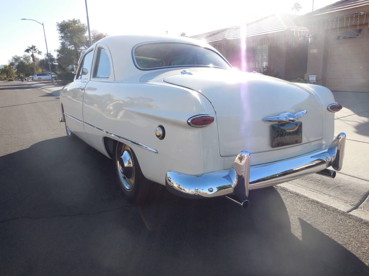 Ford-Coupe-1949-white-11909-10