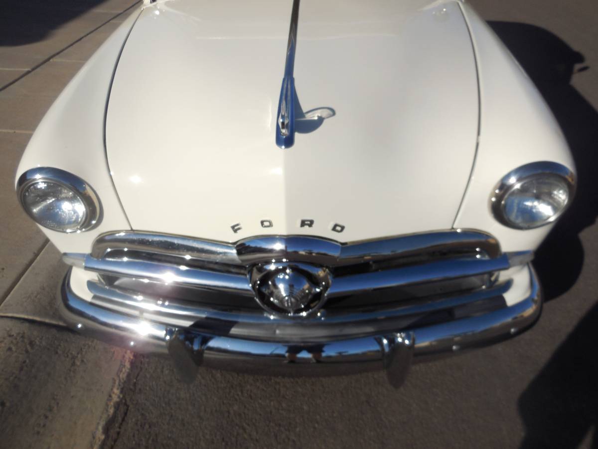 Ford-Coupe-1949-white-11909-11