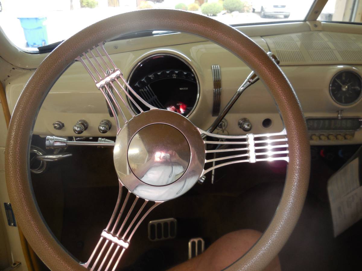 Ford-Coupe-1949-white-11909-14