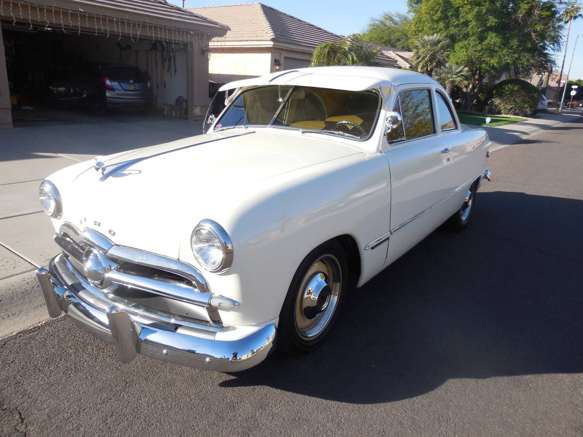 Ford-Coupe-1949-white-11909-5