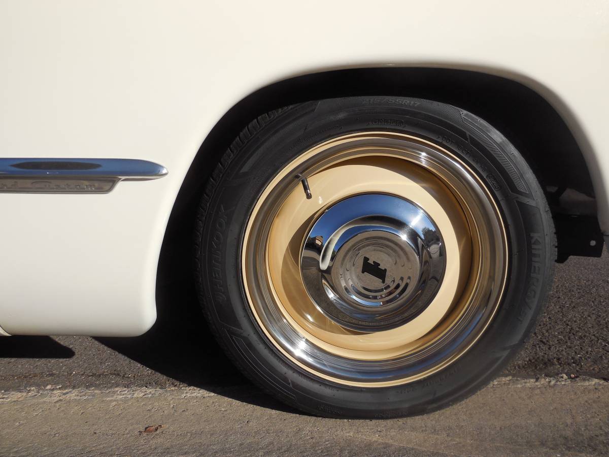 Ford-Coupe-1949-white-11909-8