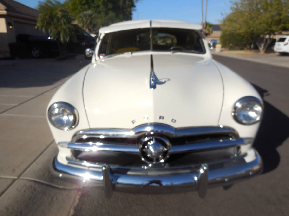 Ford-Coupe-1949-white-11909