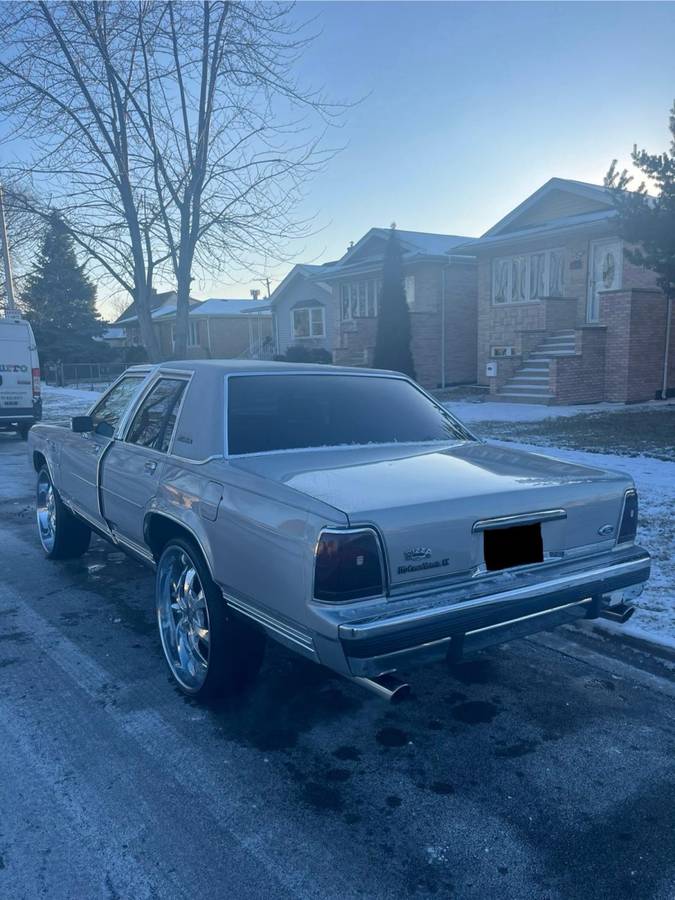 Ford-Crown-victoria-1988-silver-106216-12