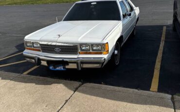 Ford-Crown-victoria-1988-white-138403-1