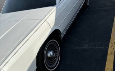 Ford-Crown-victoria-1988-white-138403-2