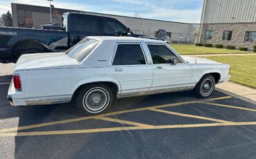 Ford-Crown-victoria-1988-white-138403-4