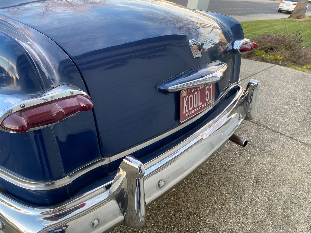 Ford-Custom-v8-flathead-1951-blue-144839-5