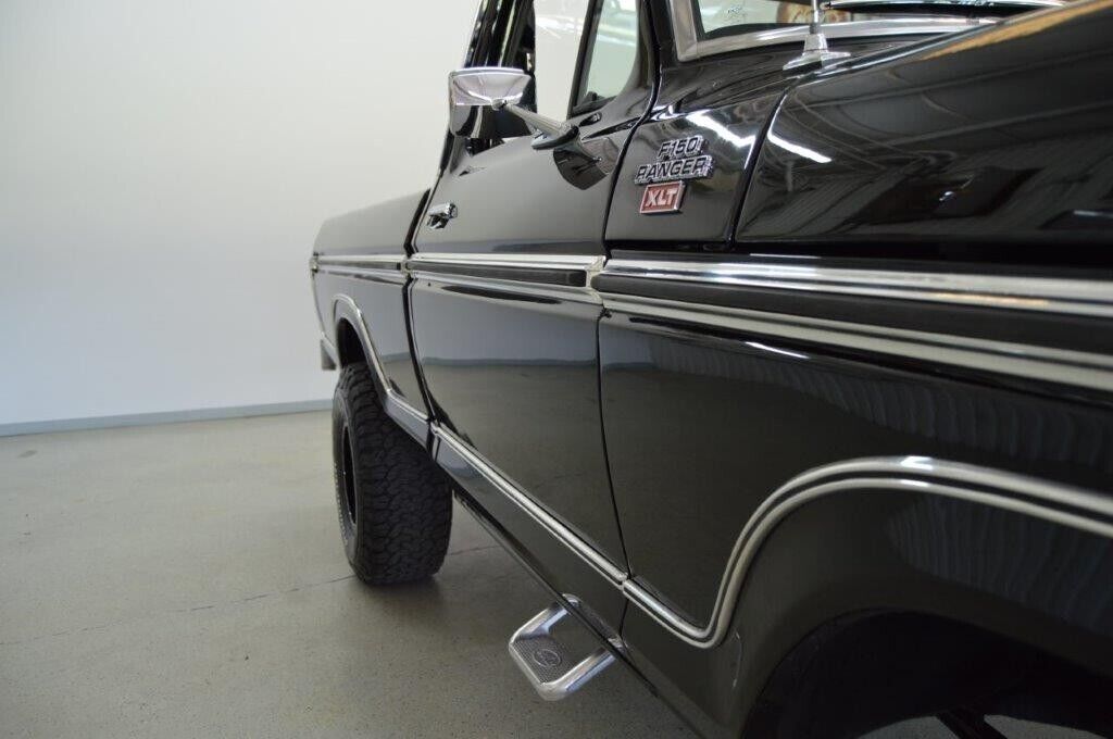 Ford-F-150-1977-Black-Black-52197-8