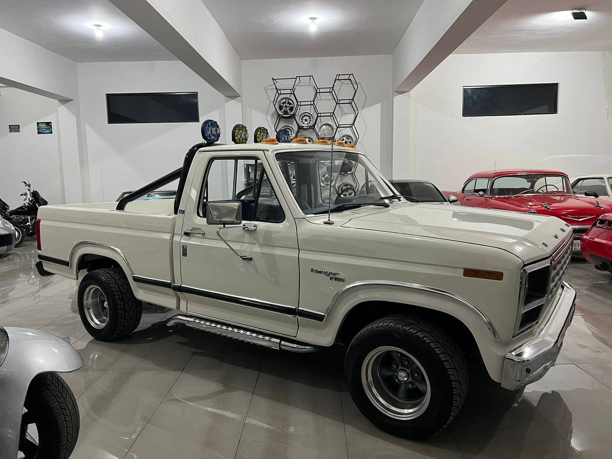 Ford-F-150-pick-up-ranger-1980-white-104607-7