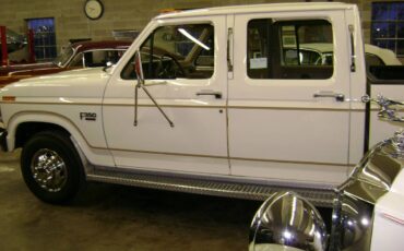 Ford-F-350-1985-white-104607-14