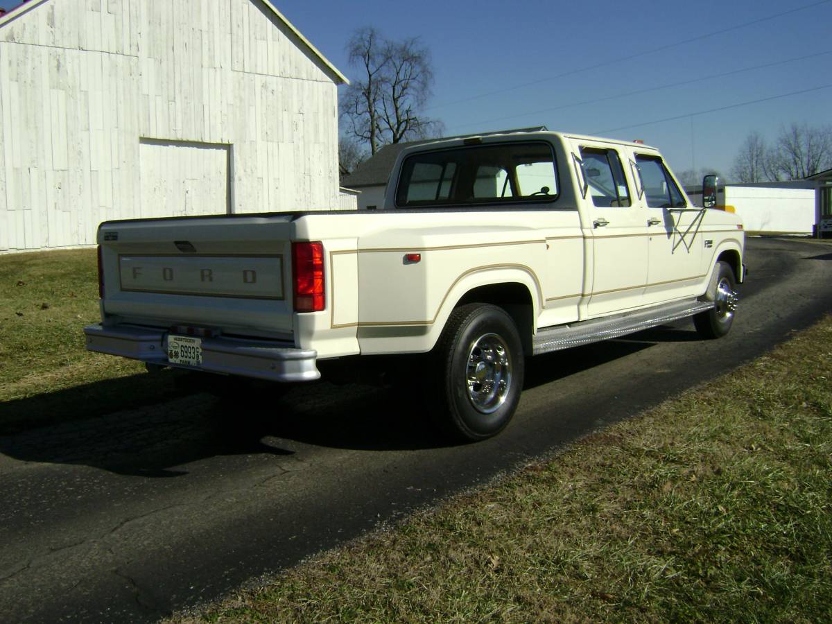 Ford-F-350-1985-white-104607-2