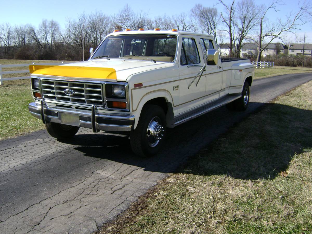 Ford-F-350-1985-white-104607-3