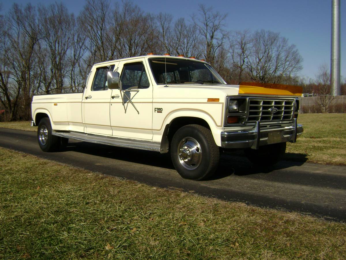 Ford-F-350-1985-white-104607