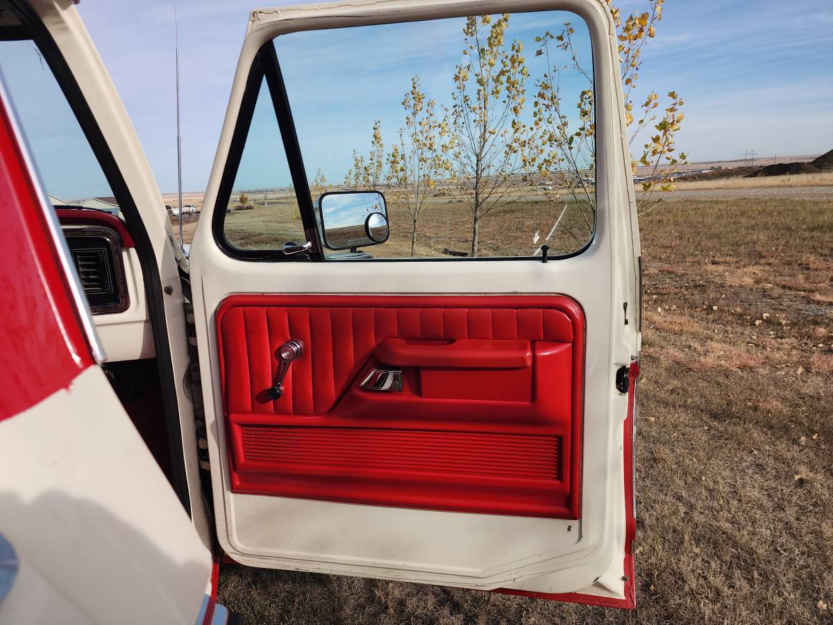 Ford-F250-camper-special-1976-red-32744-10