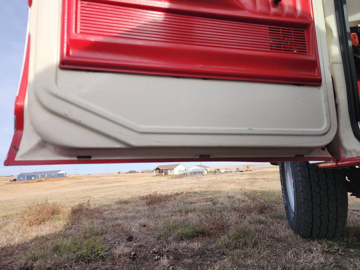 Ford-F250-camper-special-1976-red-32744-11