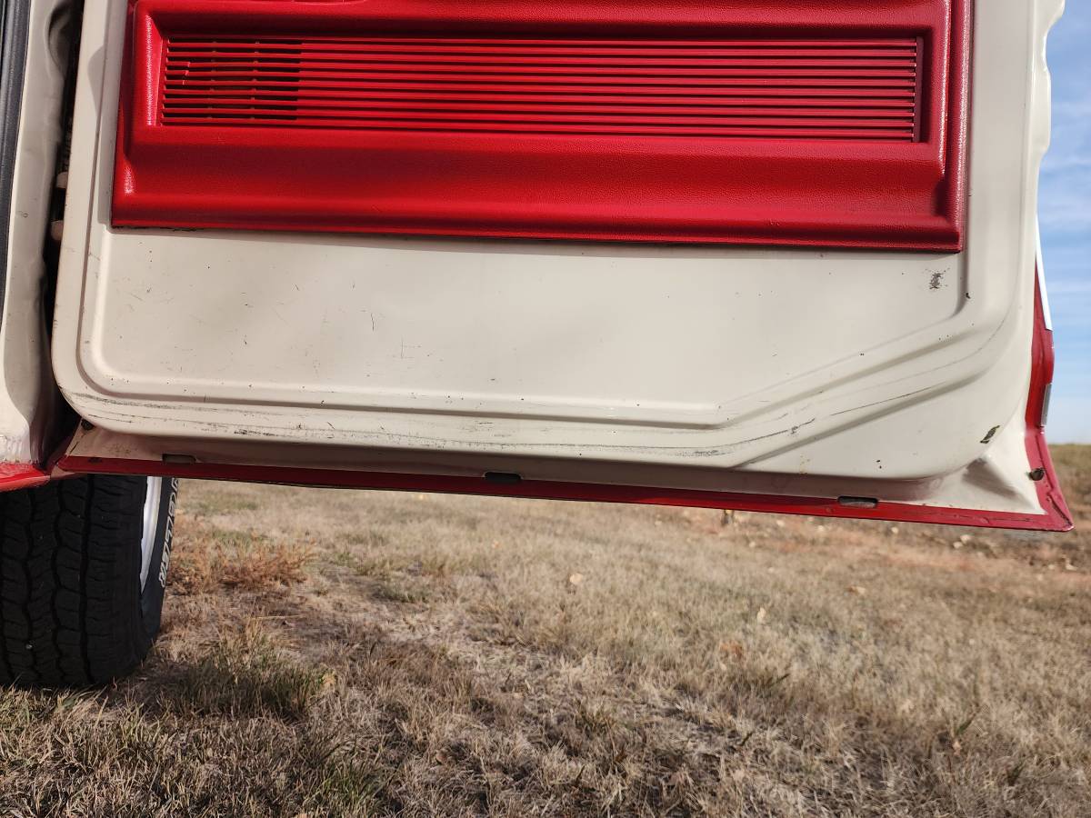 Ford-F250-camper-special-1976-red-32744-12