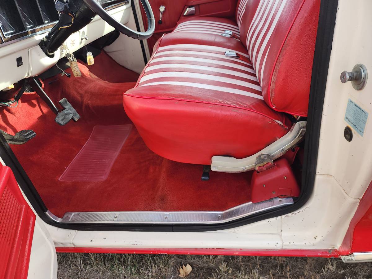 Ford-F250-camper-special-1976-red-32744-13