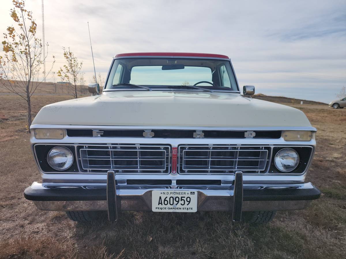 Ford-F250-camper-special-1976-red-32744-7