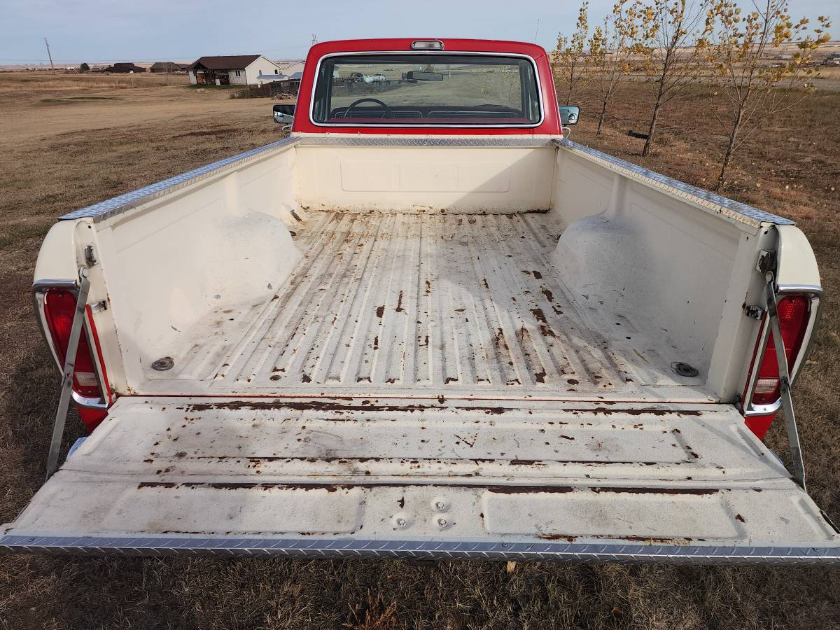 Ford-F250-camper-special-1976-red-32744-8