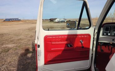 Ford-F250-camper-special-1976-red-32744-9