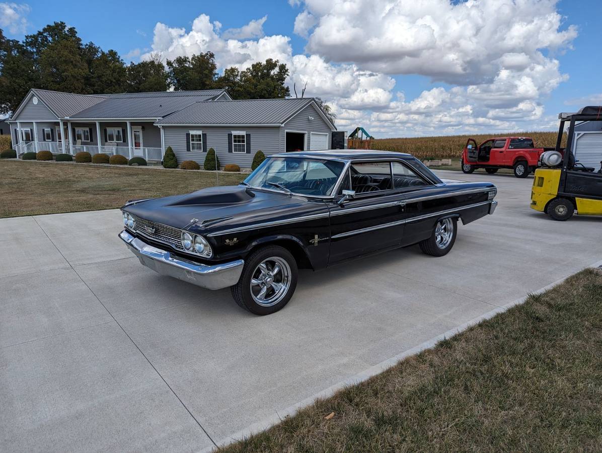 Ford-Galaxie-500-xl-1963-black-86904-1