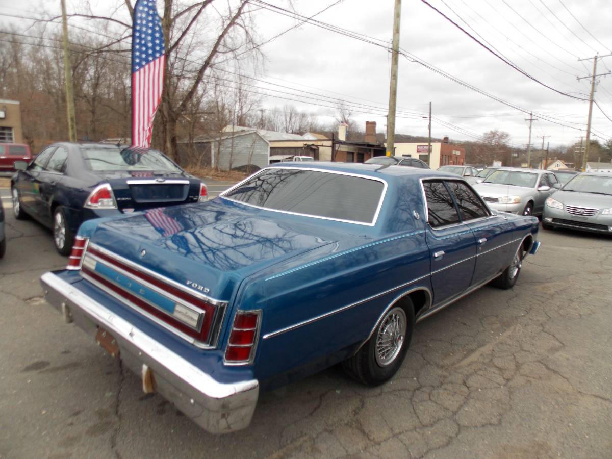 Ford-Ltd-1977-blue-98817-4