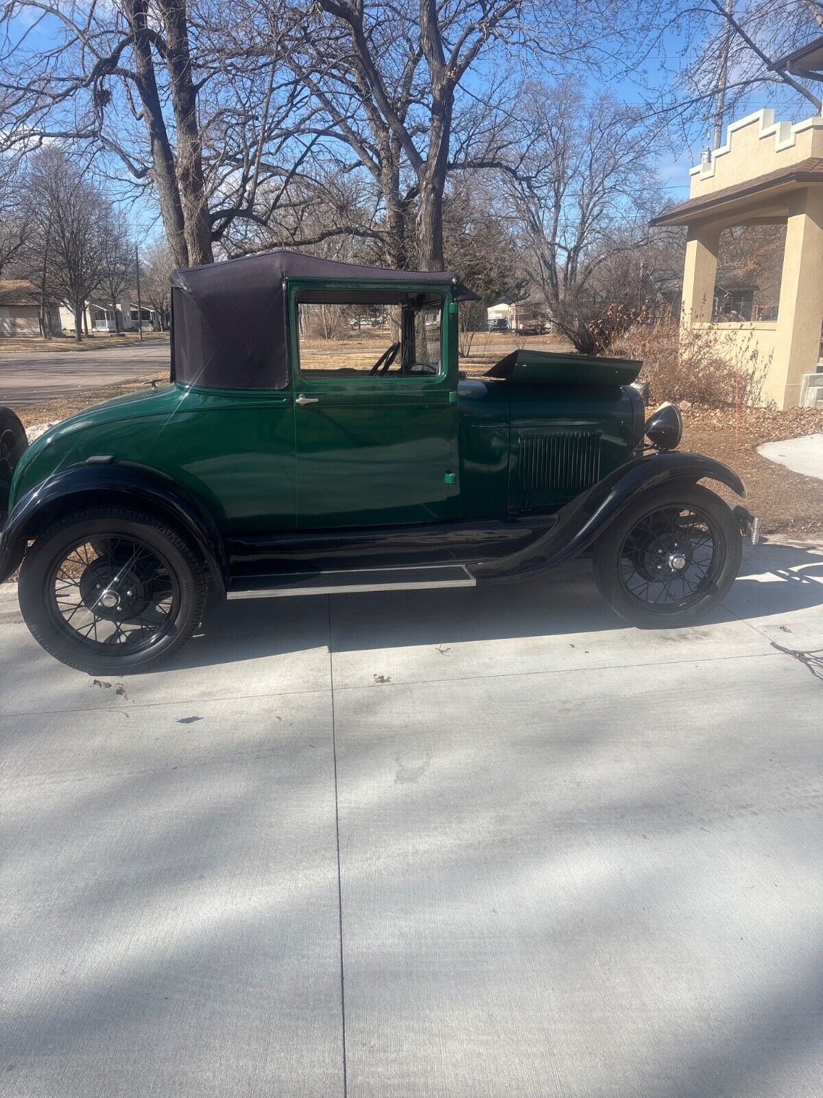 Ford-Model-A-Coupe-1928-Green-Tan-149119-11